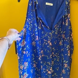 Chiffon like lined blouse sleeveless.